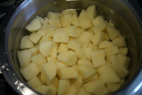 Egyszerű sült krumpli készítése 2