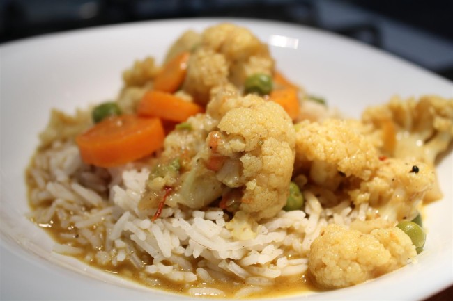 Zöldség curry kókusztejben főzve