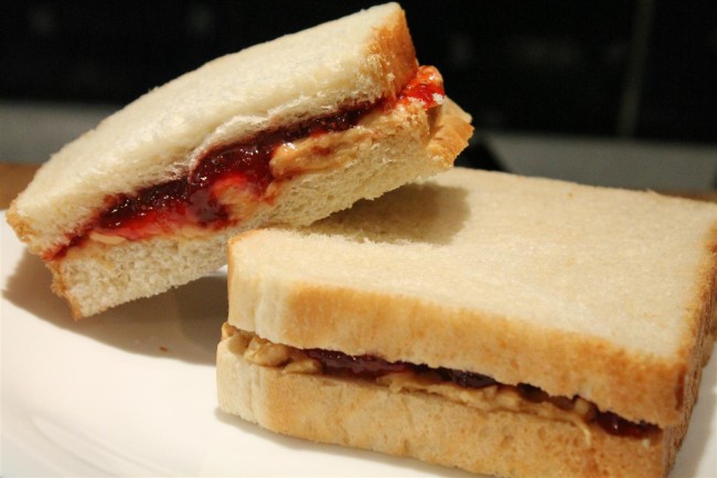 Peanut butter jelly sandwich: mogyoróvajas szendvics lekvárral