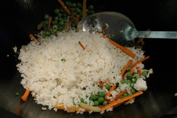 zöldséges sült rizs készítése 2